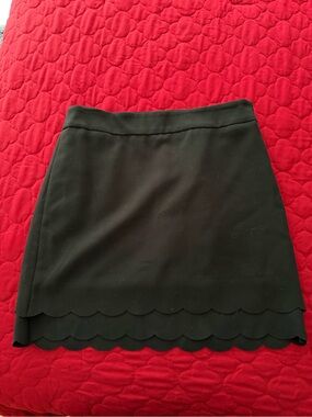 Ann Taylor Loft Black Stretch Career Skirt Layered Scalloped Zip Up Side Size 6